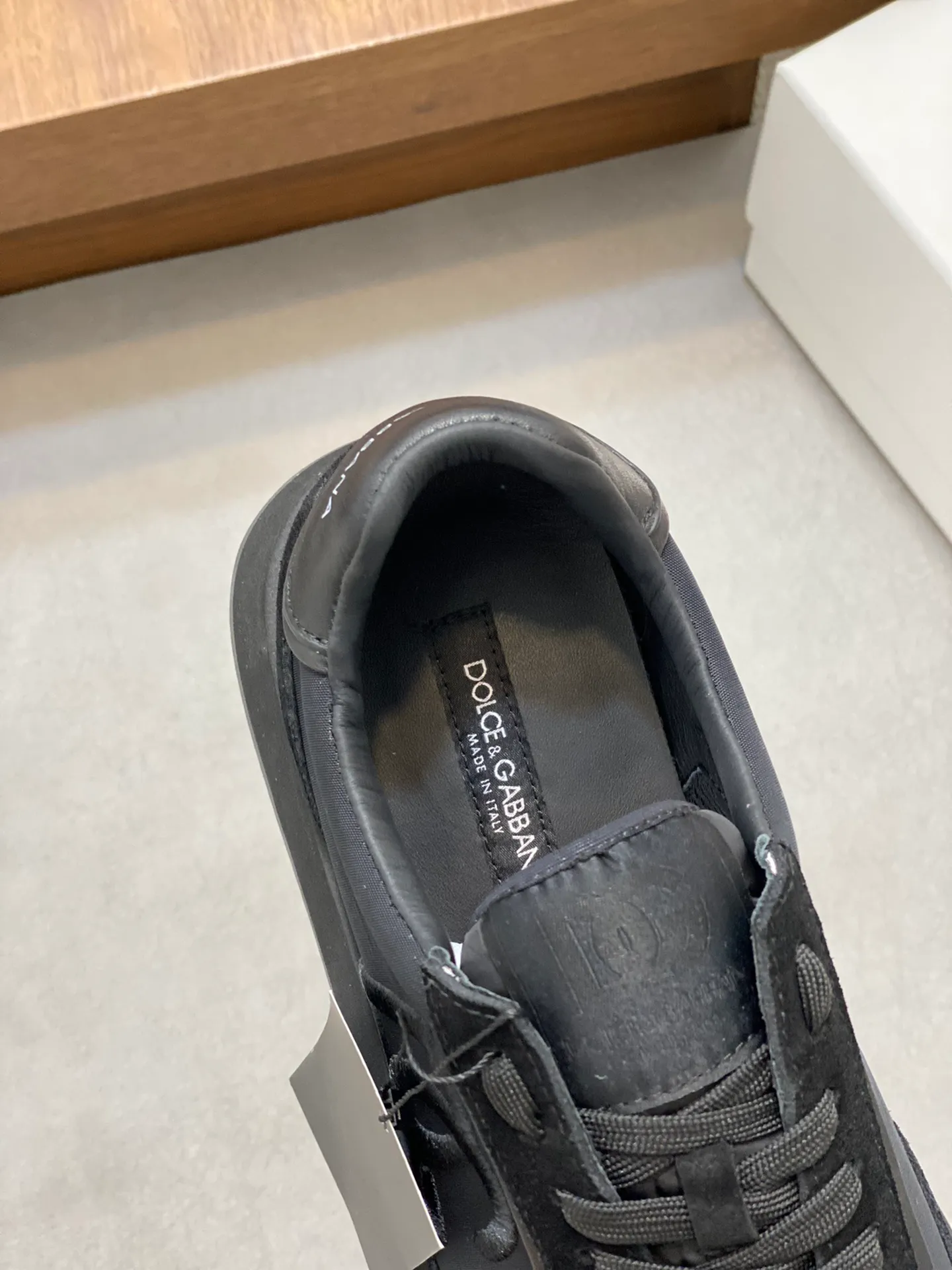 Men's Men's Shoes💰440【New Style】🐝🐝DG••New••Dolce&G*_dgDolce&G*_dgDolce & G*_dg 2024 Early Spring New Men's Lace-up Leather Casual Sports Shoes Made of imported suede cowhide spliced ​​with waterproof fabric, mixed and matched color design, a fashionable and energetic sports shoe that easily meets the needs of modern dressing and highlights the contemporary lifestyle style. The foot is fully lined with cowhide for greater comfort. The tongue and heel are decorated with logos. It is equipped with a rubber outsole. The heel and toe are wrapped to further protect our feet. It is a model worth buying! Size: 39-44 (customized at 38.45)